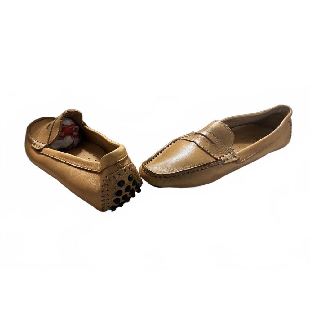 Women’s size 7B Tan Leather Driving Moccasins Loafers with Rubber Studded Sole